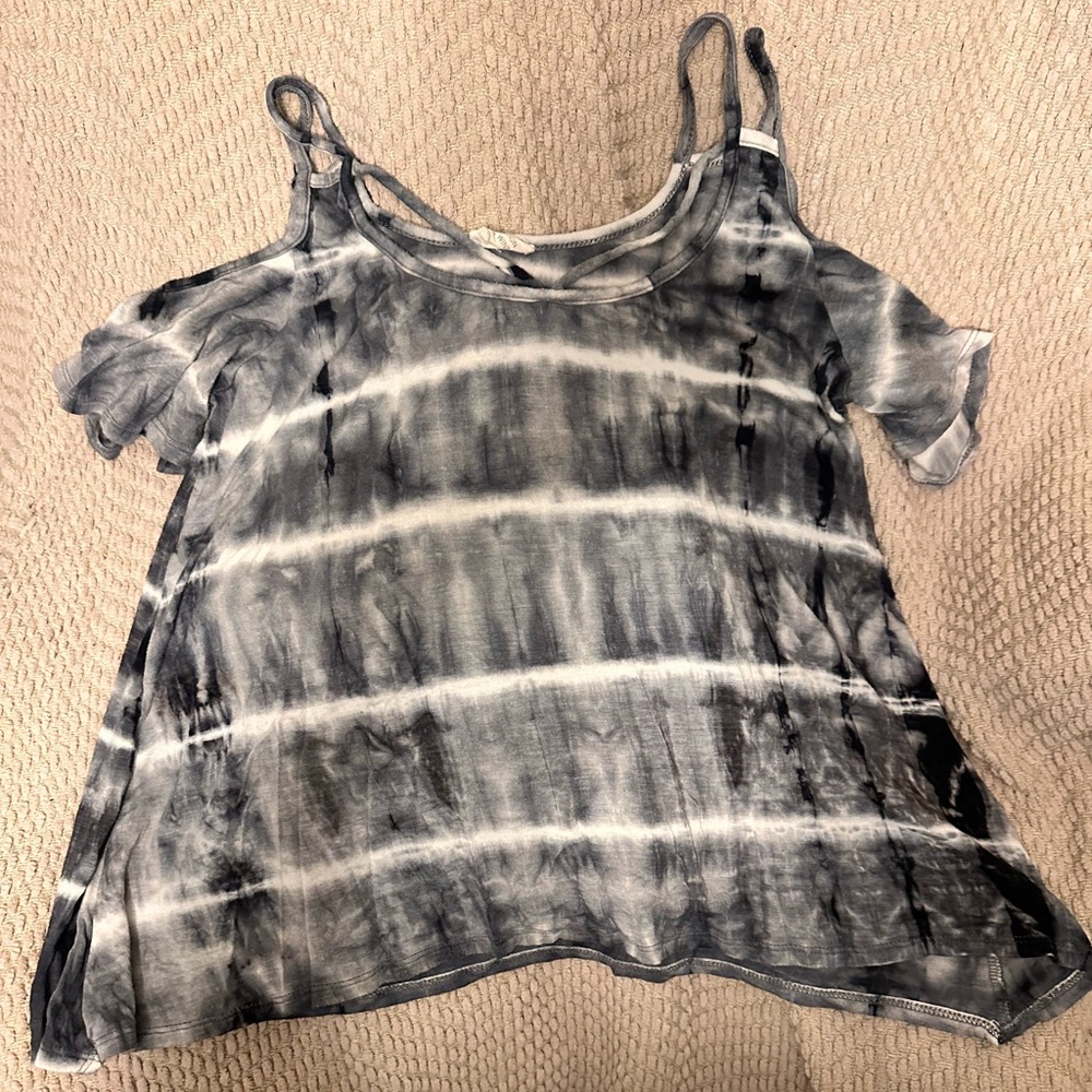 Off the shoulder T-Shirt